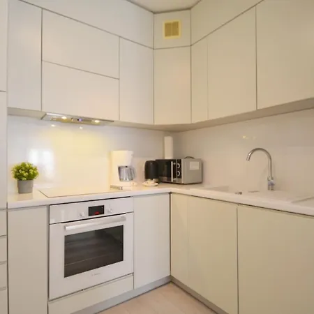 Bryza - Osiedle Debina - Centrum - Parking *