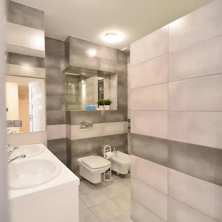 Bryza - Osiedle Debina - Centrum - Parking *