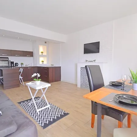 Bryza - Osiedle Debina - Centrum - Parking 아파트 슈비노우이스쳬